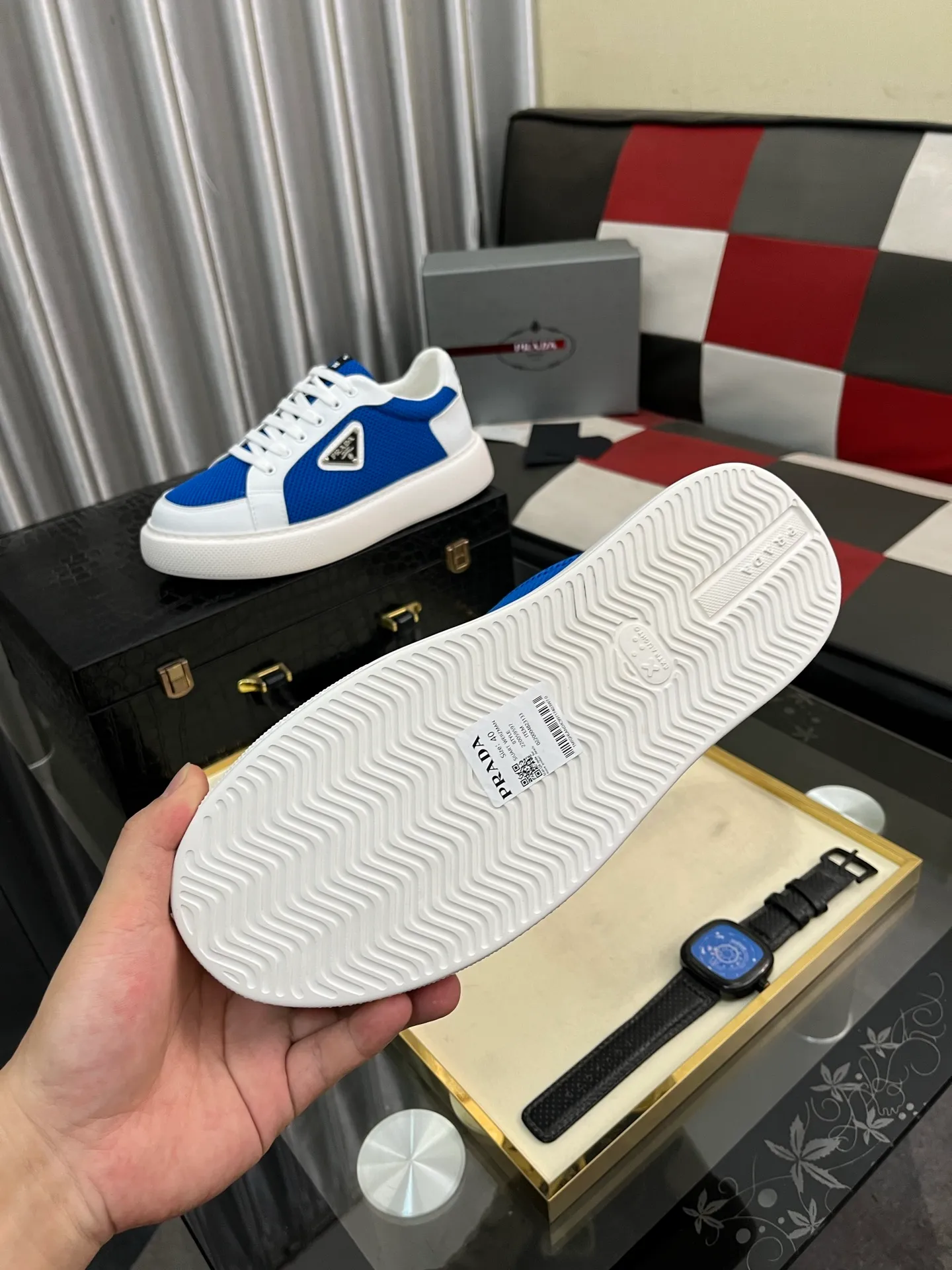 Men's men's shoes💰580⌚️⌚️Prada Prada early spring new model, top original quality, Prada casual sports shoes, made of imported solid color patent leather, spliced mesh cowhide upper, three-dimensional geometric segmentation, multi-color splicing, fashionable and generous, soft, comfortable and breathable. The tongue is decorated with classic letter logo, with fabric lining, cowhide foot pads, matched with P family's exclusive rubber outsole, upper material, breathable knitted fabric imported from Italy The delicate texture is super high-end! Fetal cowhide lining, super soft and comfortable, original molded outsole Size: 38-446️⃣ colors available